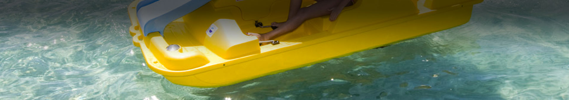 pedalboatho pedalo in acqua mare